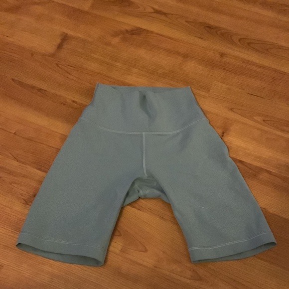 *lightly worn* lululemon bike shorts - Picture 4 of 4